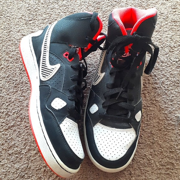 Nike Shoes - NWOT Nike Air Force 1 Women's Sneakers